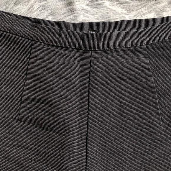 Topshop peekaboo Shorts in black. Size 4 - Picture 7 of 8